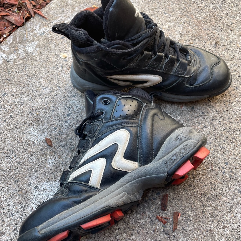 Ringor Softball Cleats